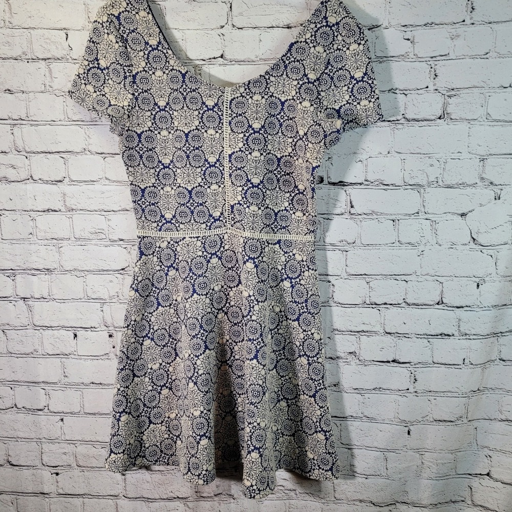 Socialite Fit and Flare Dress Womens L Blue White Floral Medallion Skater Mini